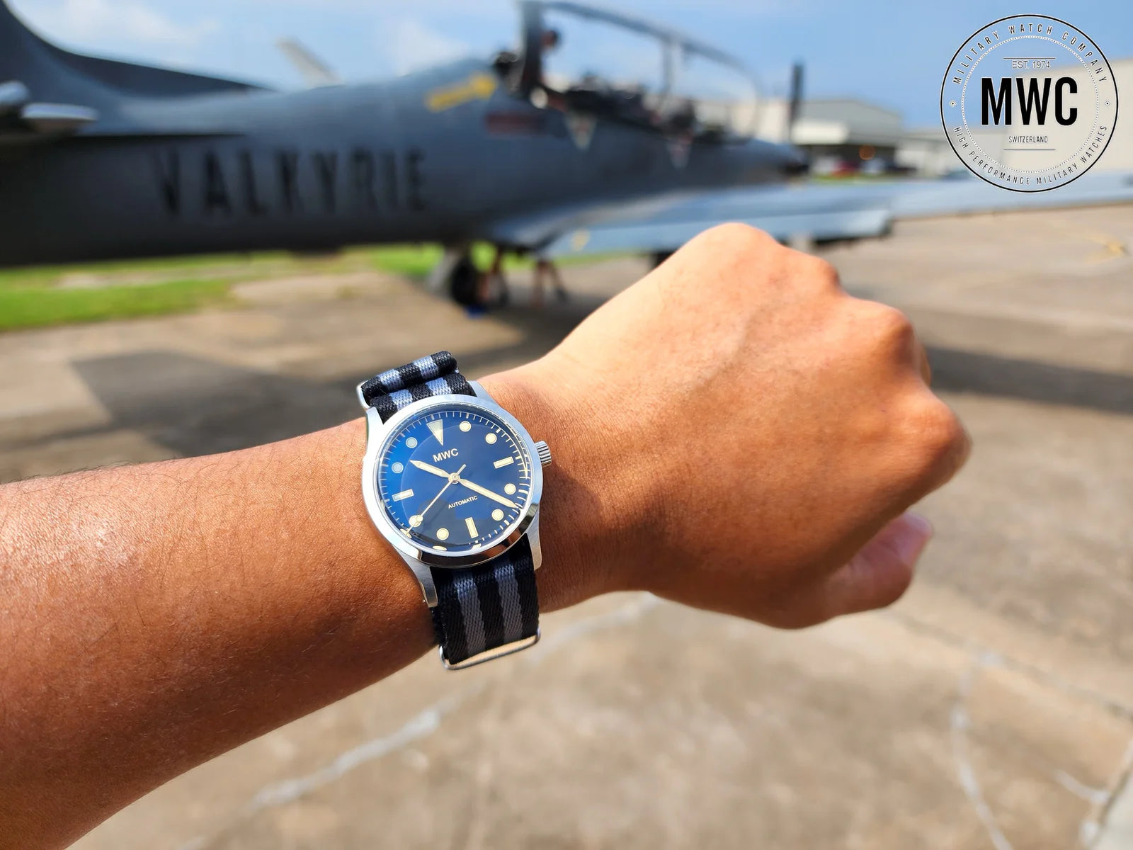 MWC Classic 1950s/1960s Pattern 25 Jewel Automatic "Adventurer" Watch with 200m Water Resistance and Retro Luminous Paint, Sapphire Crystal and 1960s Pattern Bracelet - Brand New Ex Photographic and Promotion Watch Reduced